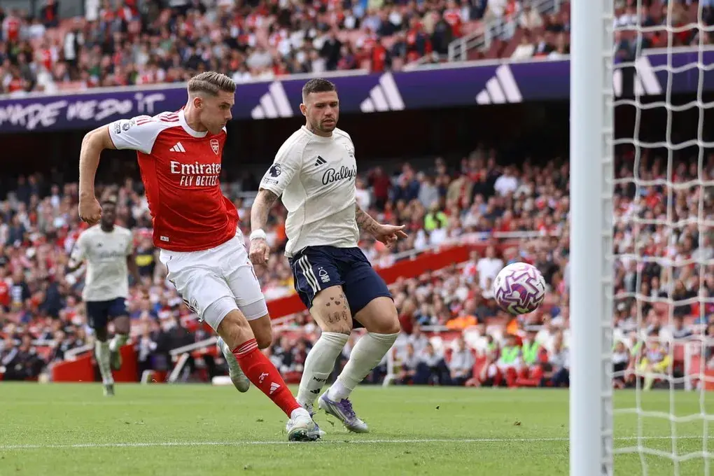 之外, img 之外, img