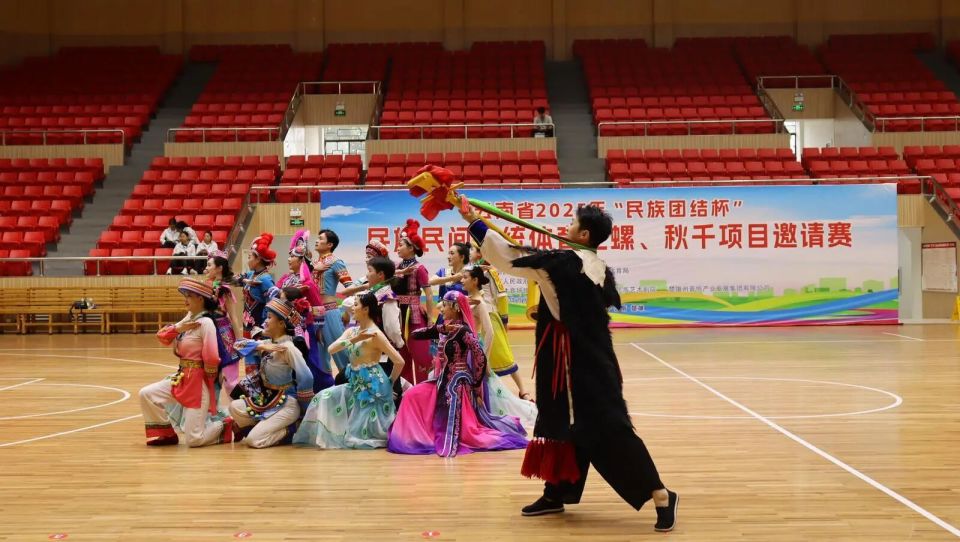 云绣彝裳, 比赛不仅是, 公斤以上级