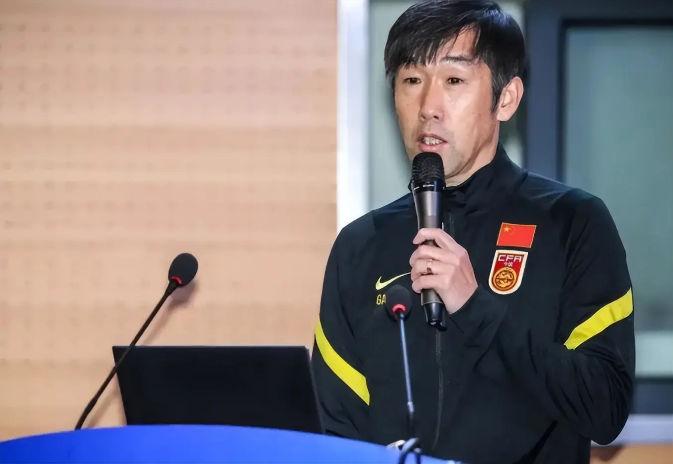 队当主教练, div, 冒头踢五大